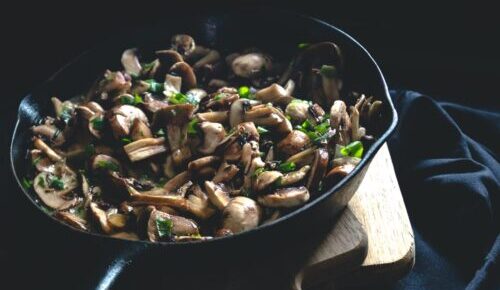 SPINACH AND MUSHROOMS WITH TRUFFLE OIL